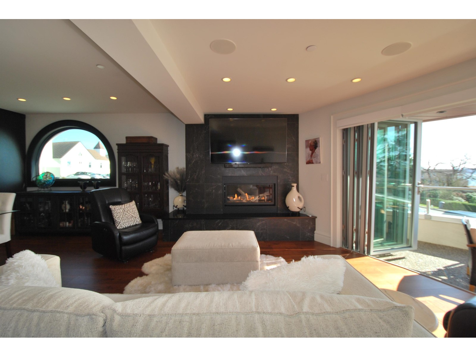 101 15219 ROYAL AVENUE, White Rock real estate listing R2962307