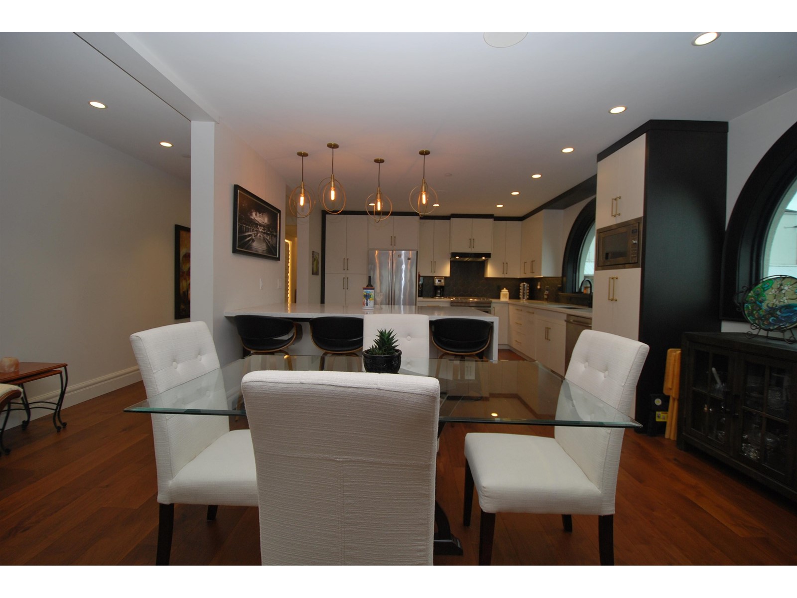 101 15219 ROYAL AVENUE, White Rock real estate listing R2962307