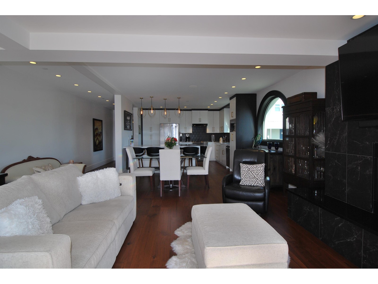 101 15219 ROYAL AVENUE, White Rock real estate listing R2962307