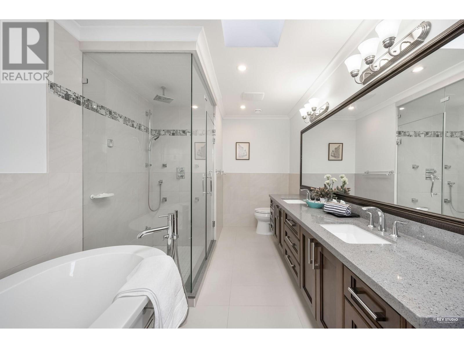 337 E 17TH STREET, North Vancouver