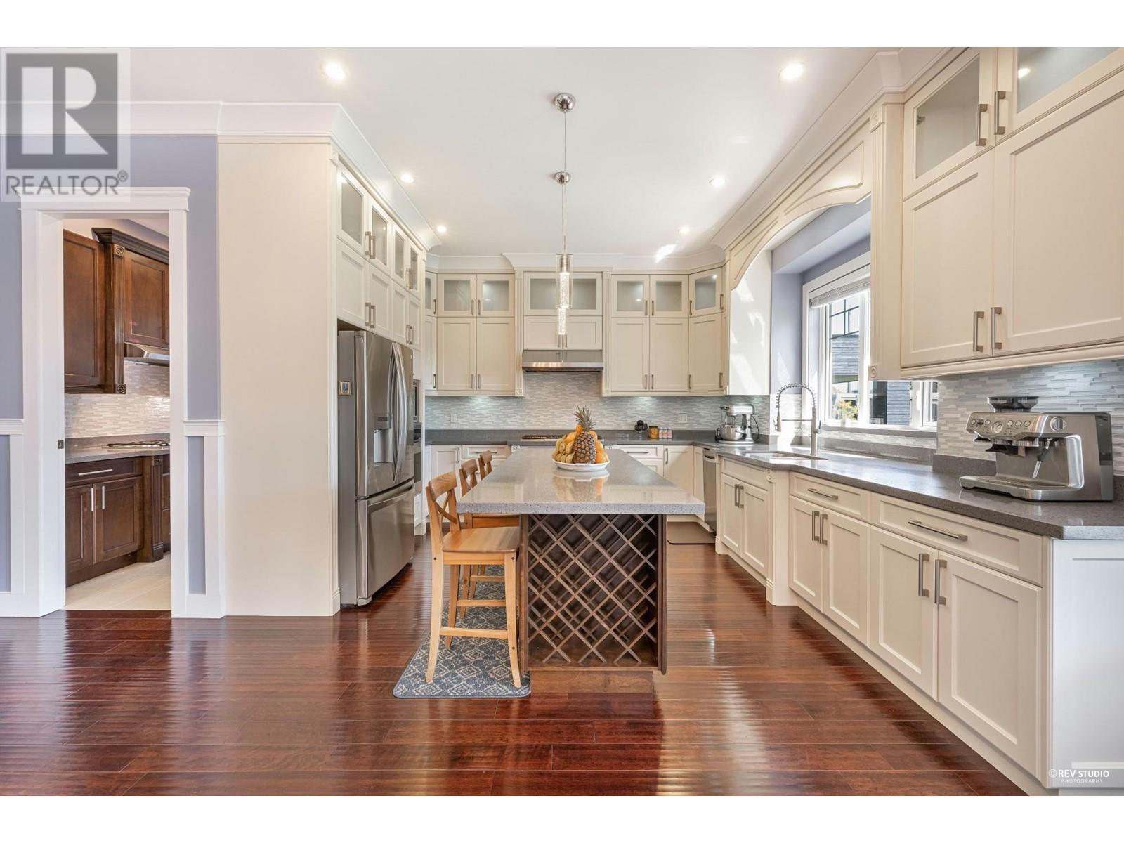 337 E 17TH STREET, North Vancouver