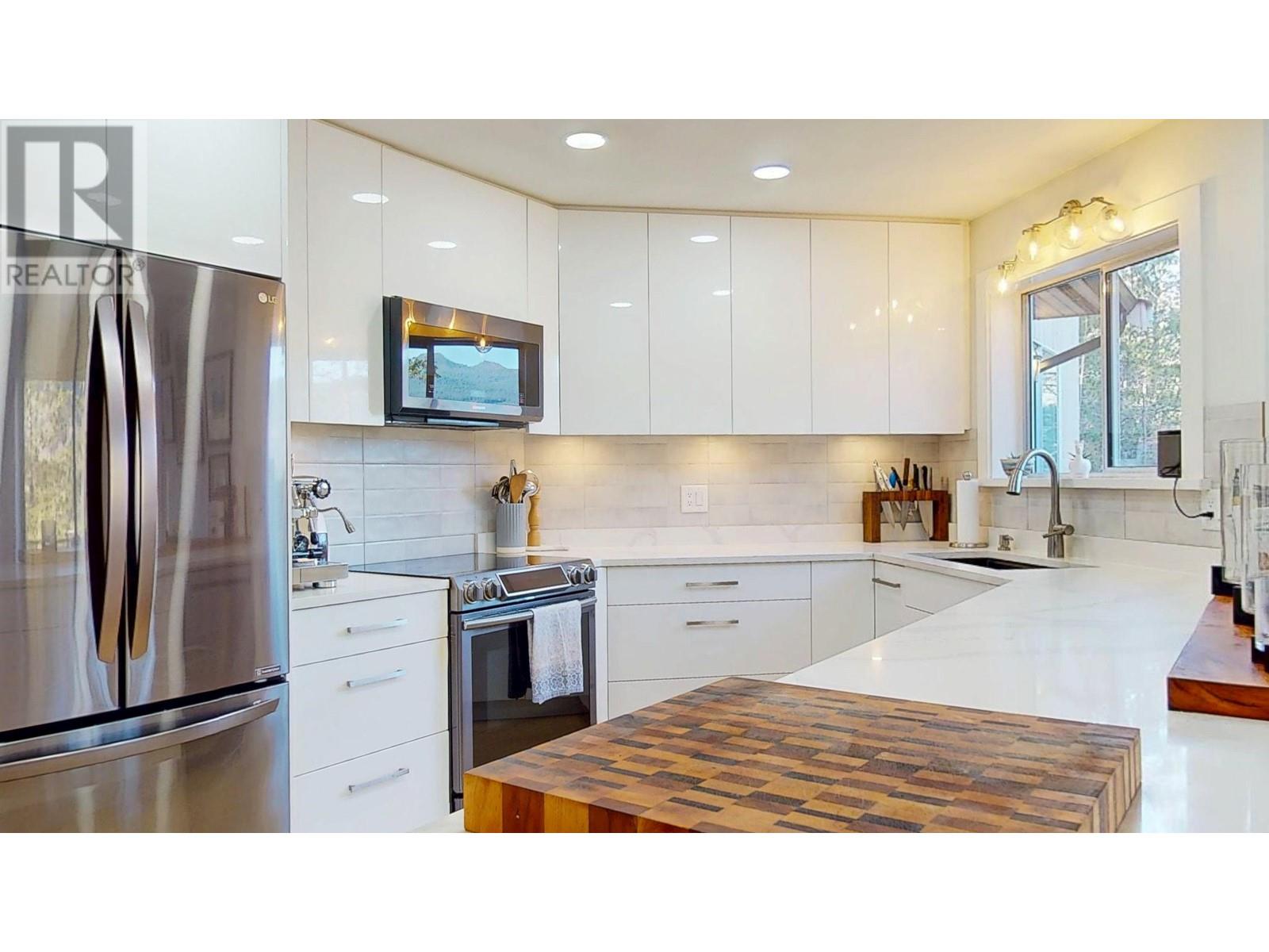 5273 CLAYDON ROAD, Garden Bay