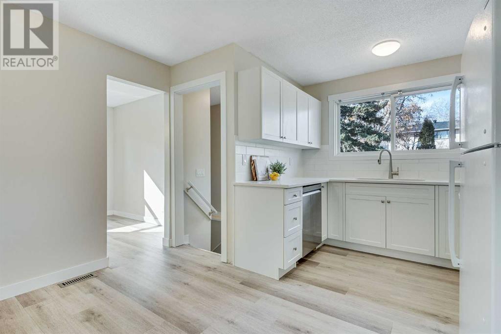 Single Family House Bungalow for Sale in  Queen Charlotte Way SE Queensland Calgary 