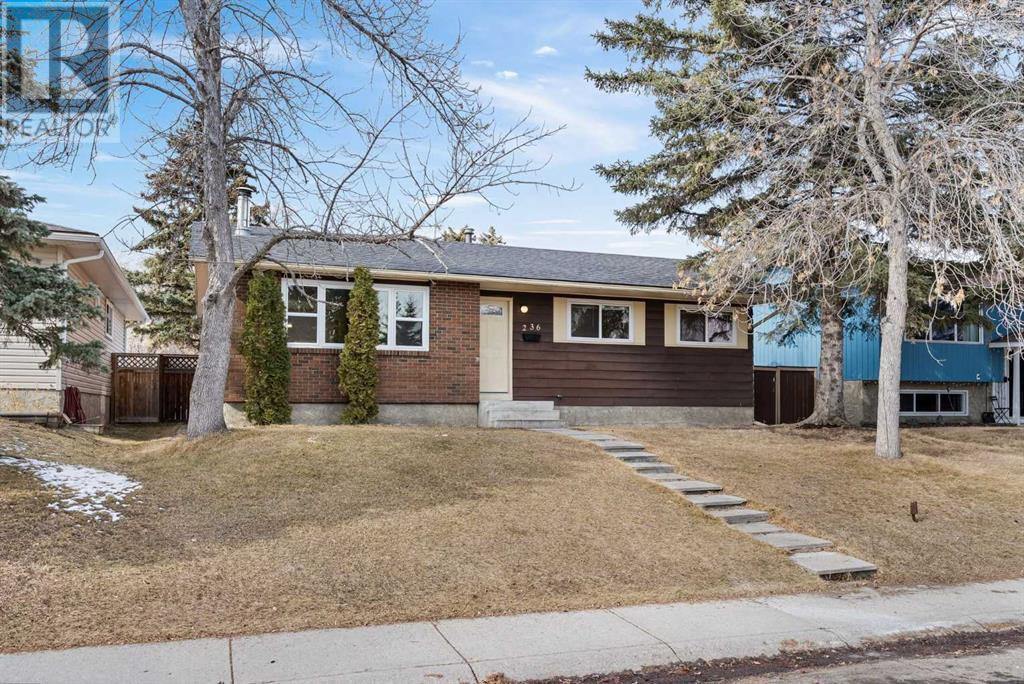 Single Family House Bungalow for Sale in  Queen Charlotte Way SE Queensland Calgary 