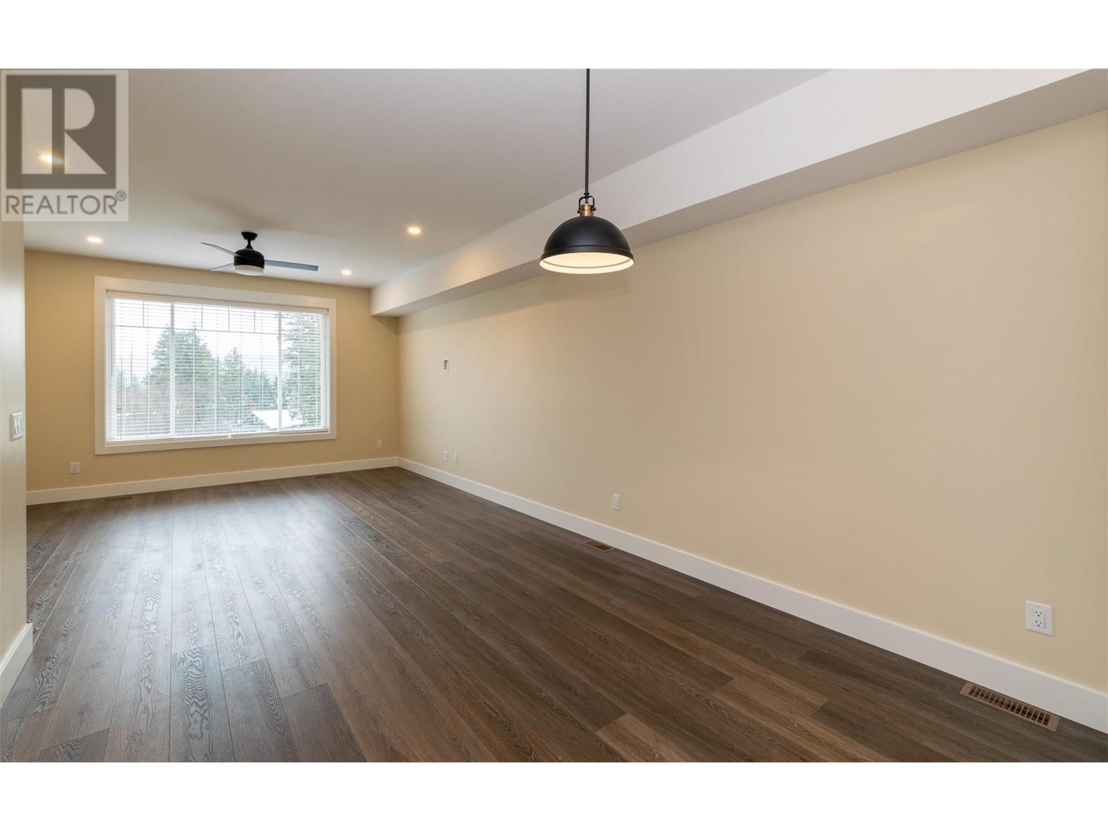 4 1910 11 Avenue Northeast, Salmon Arm