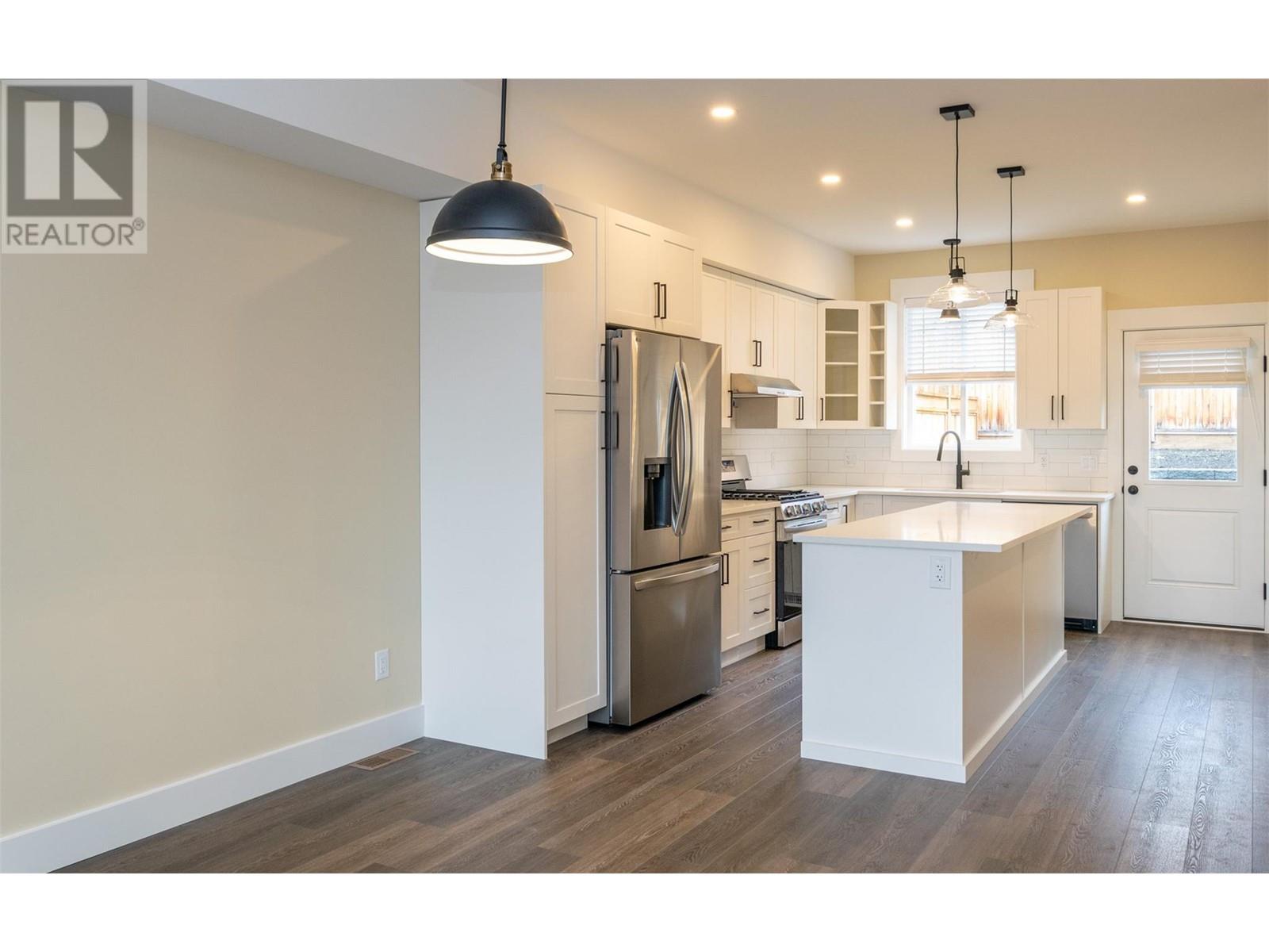4 1910 11 Avenue Northeast, Salmon Arm