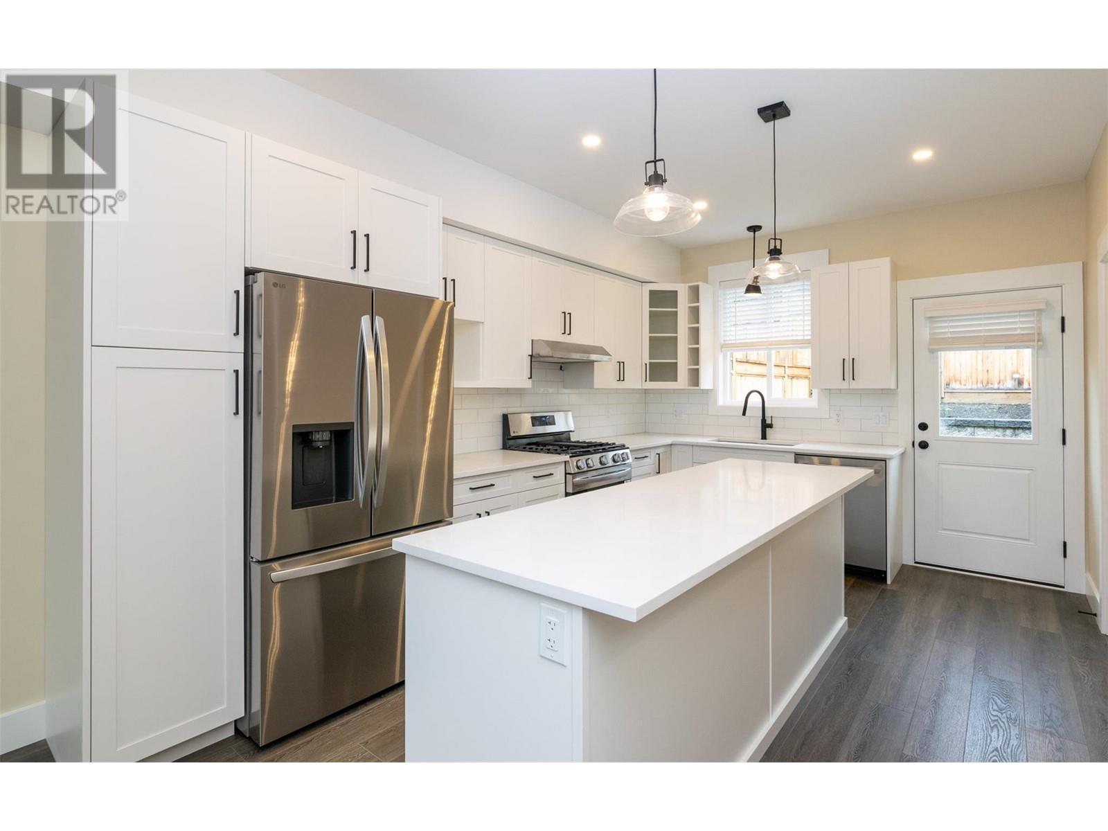 4 1910 11 Avenue Northeast, Salmon Arm