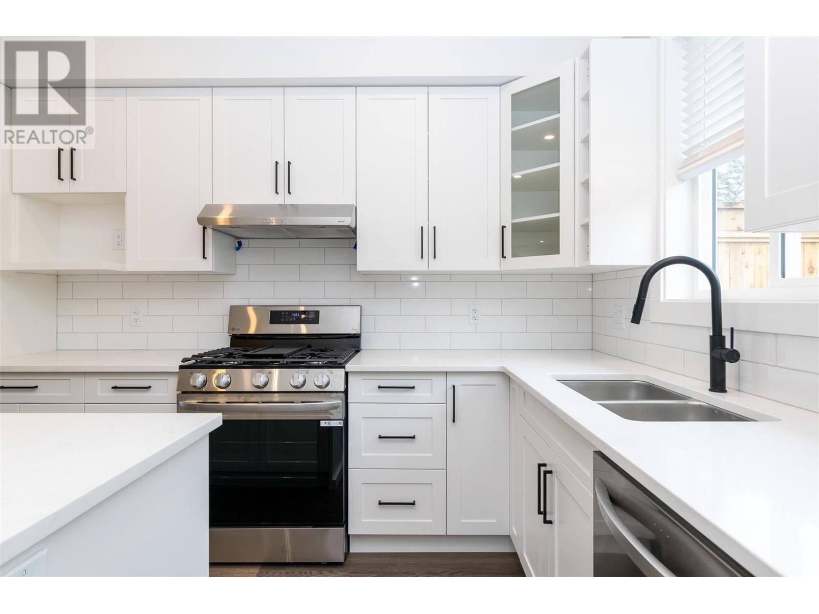 4 1910 11 Avenue Northeast, Salmon Arm