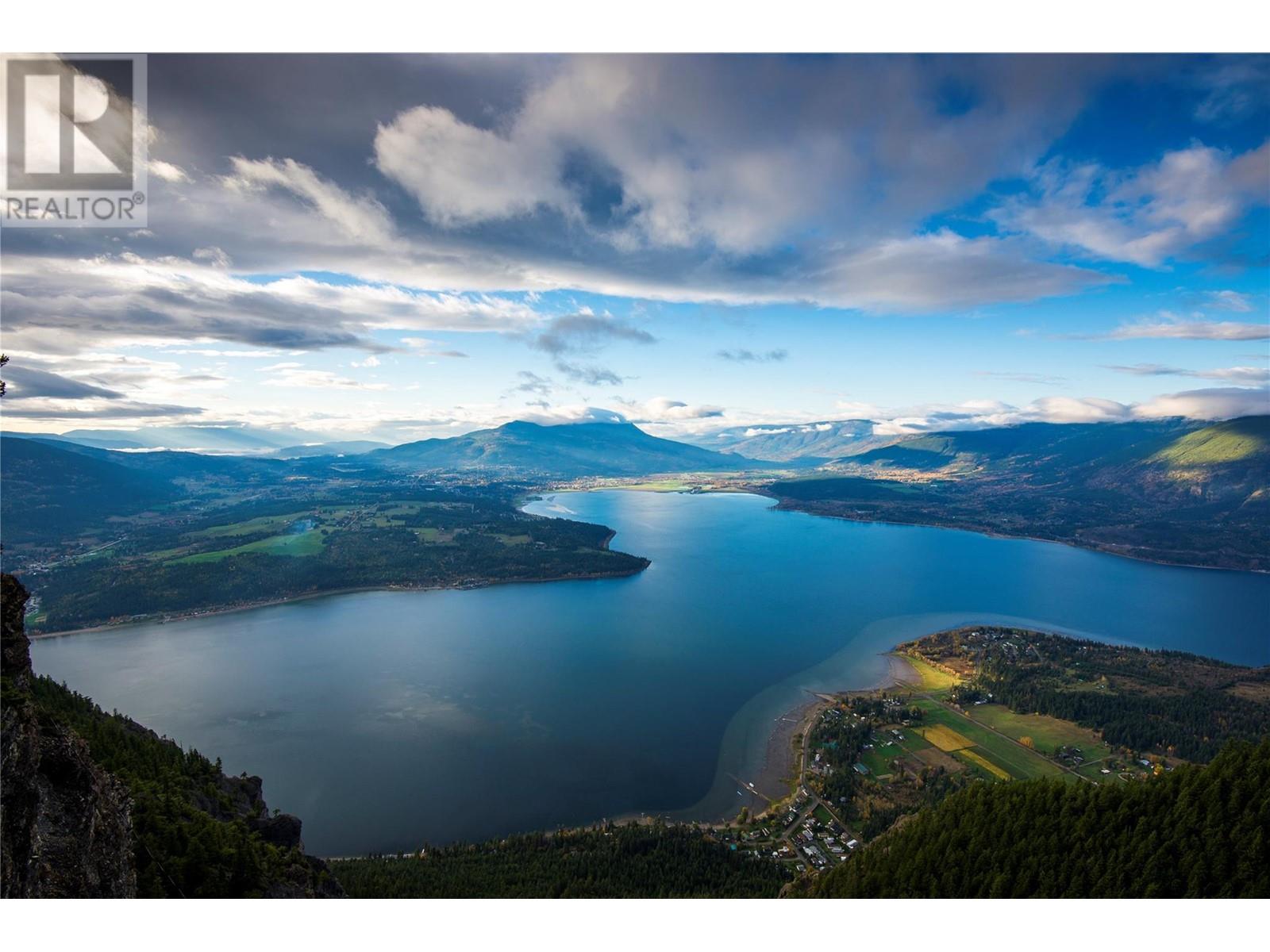 4 1910 11 Avenue Northeast, Salmon Arm