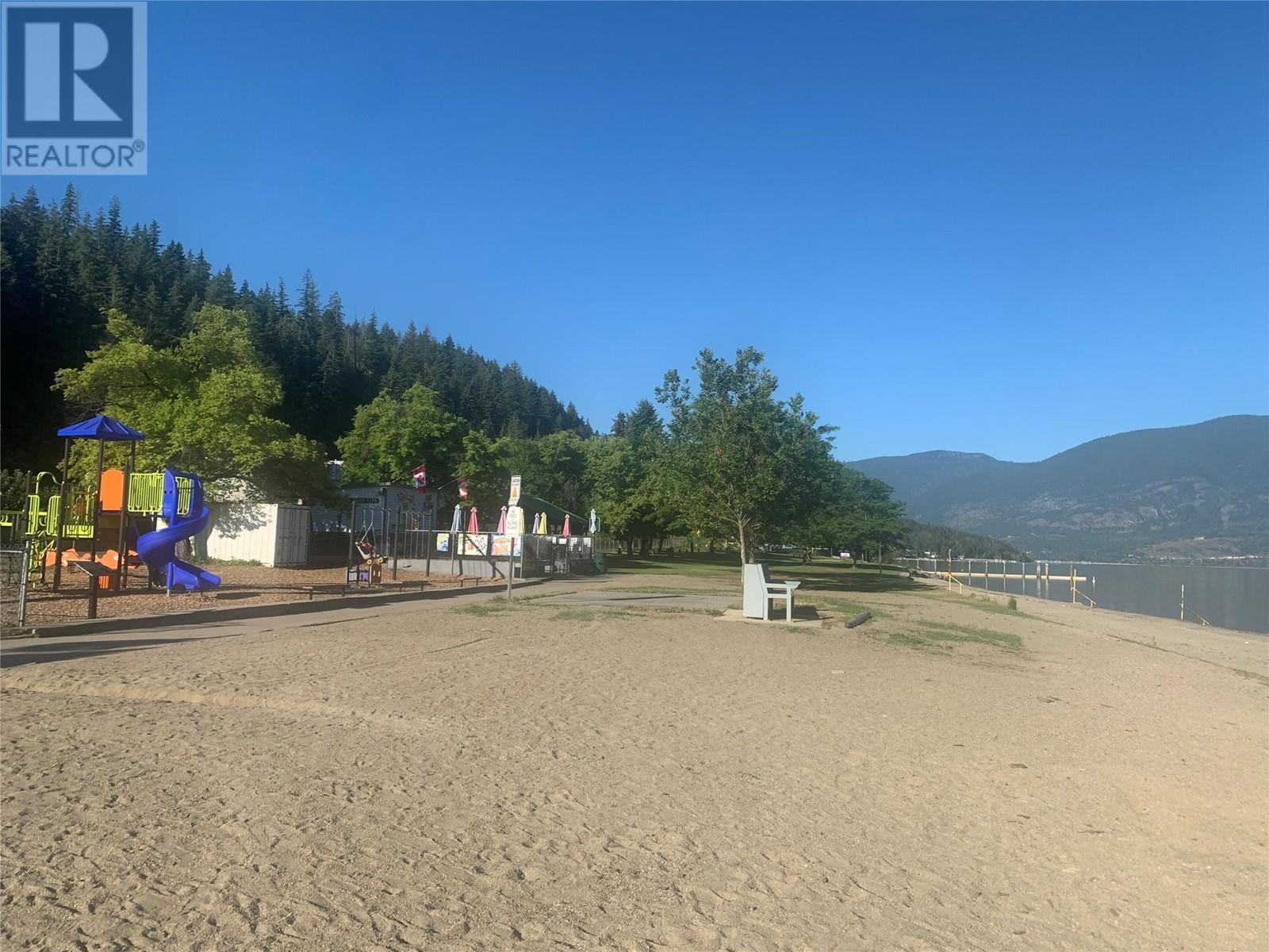4 1910 11 Avenue Northeast, Salmon Arm