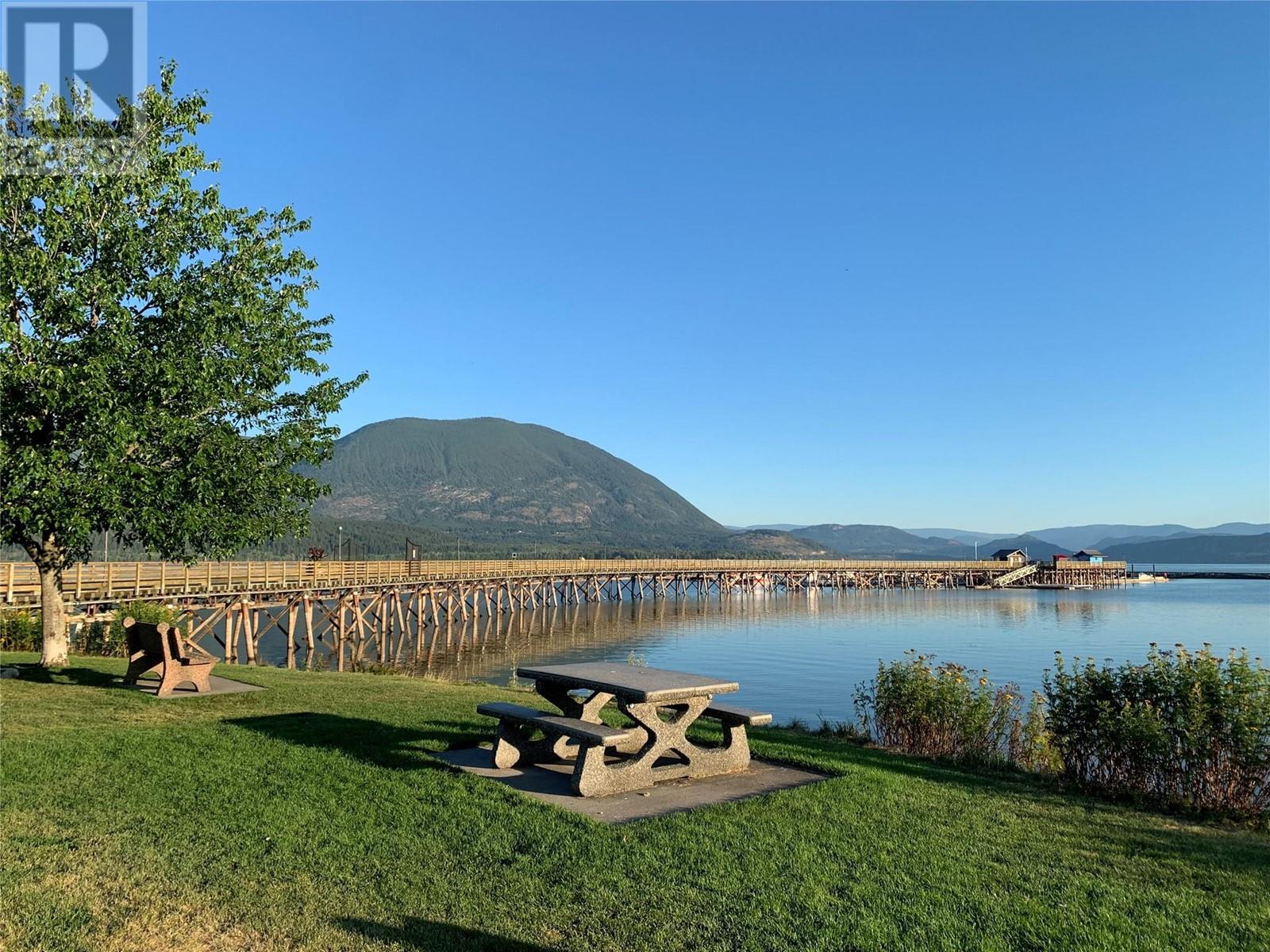 4 1910 11 Avenue Northeast, Salmon Arm