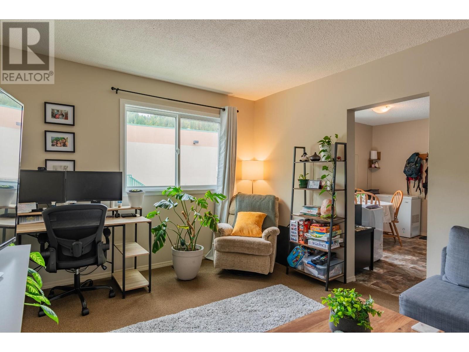  643 11TH Avenue, Castlegar
