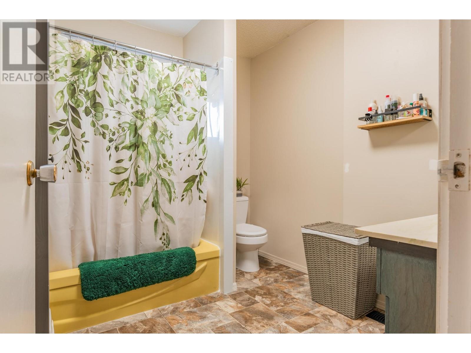  643 11TH Avenue, Castlegar