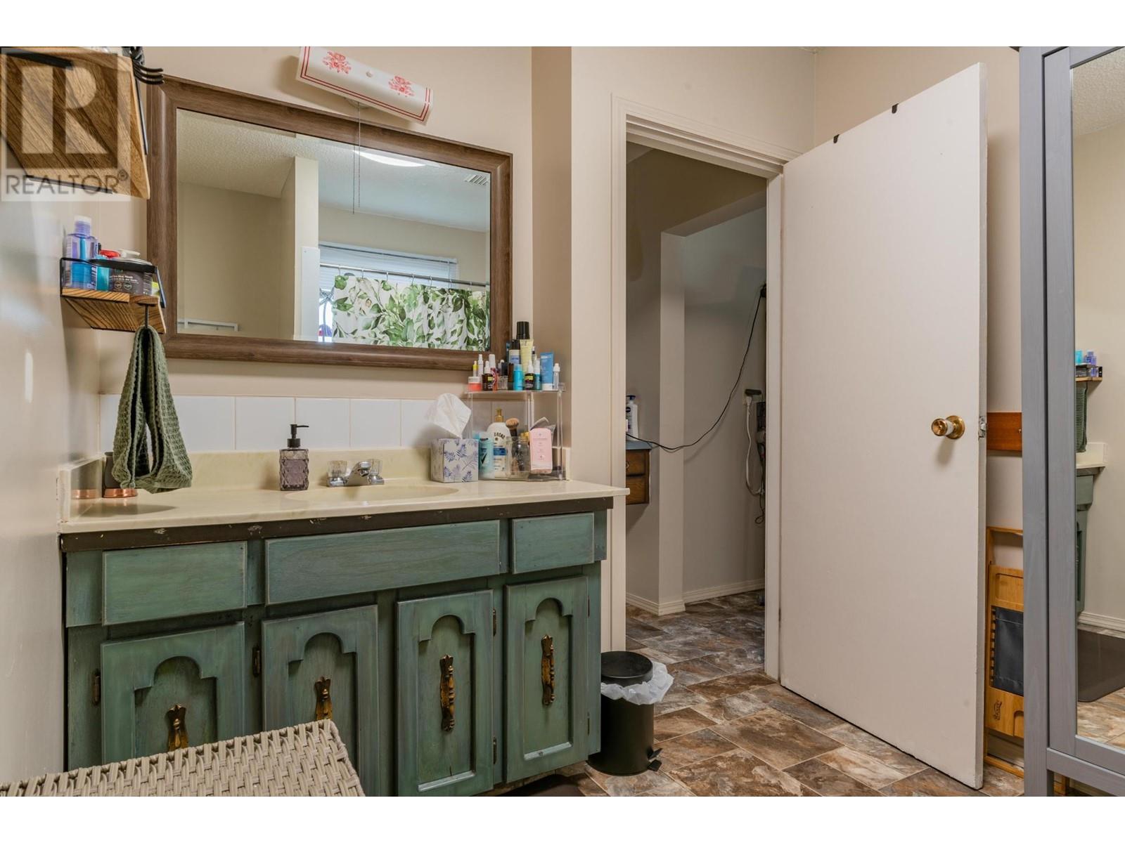  643 11TH Avenue, Castlegar