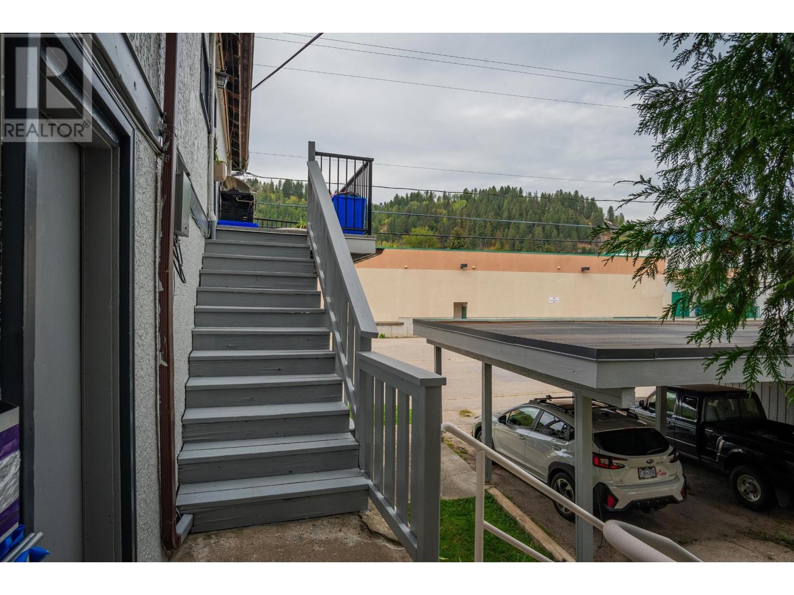  643 11TH Avenue, Castlegar