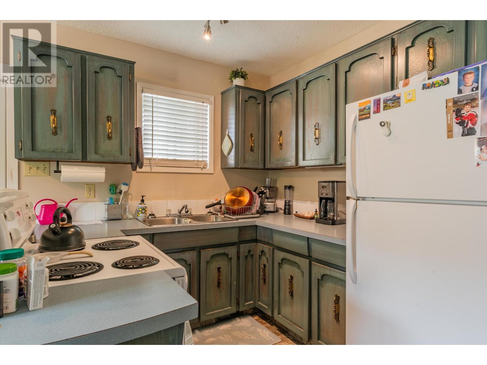  643 11TH Avenue, Castlegar