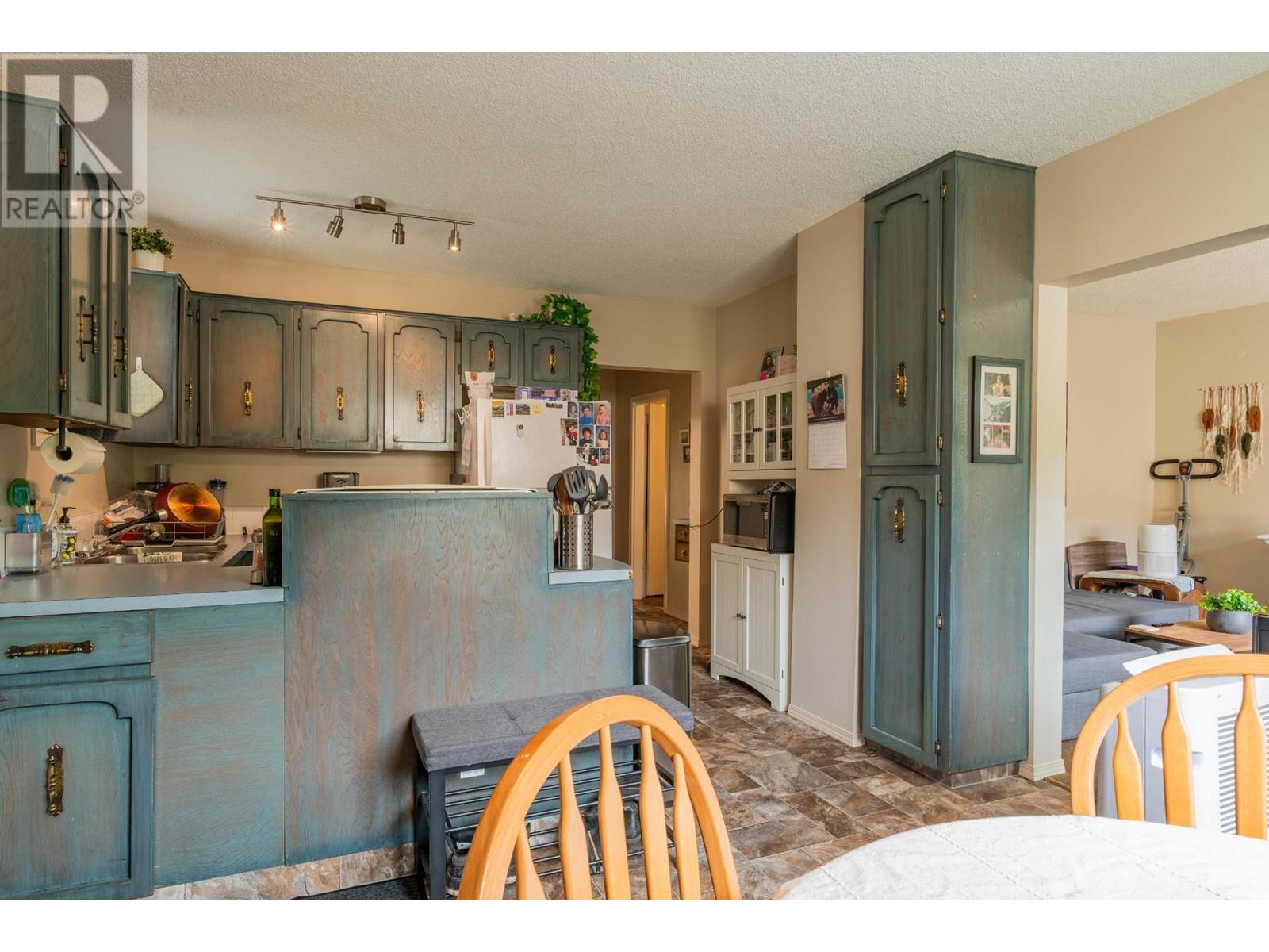  643 11TH Avenue, Castlegar