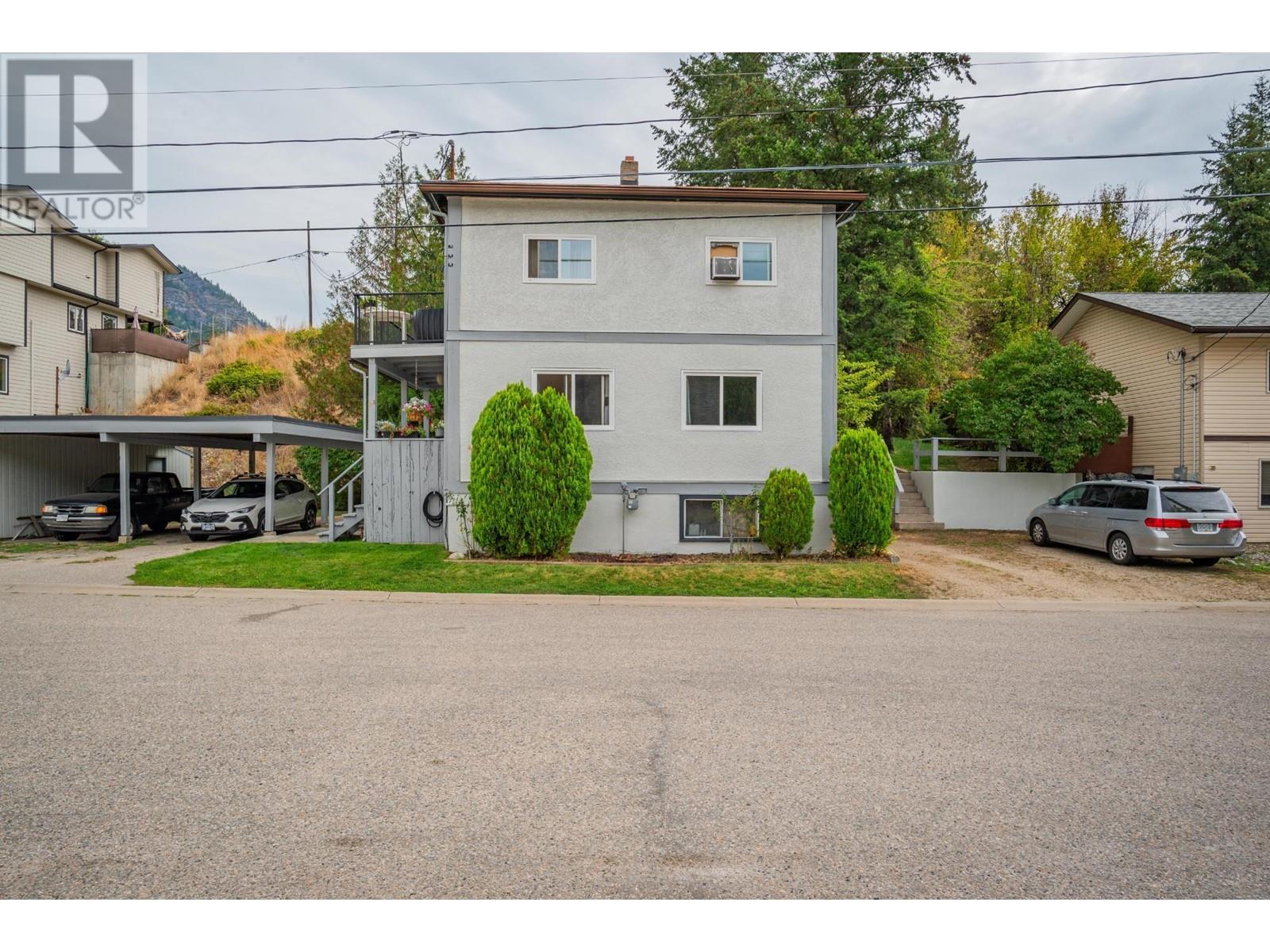  643 11TH Avenue, Castlegar