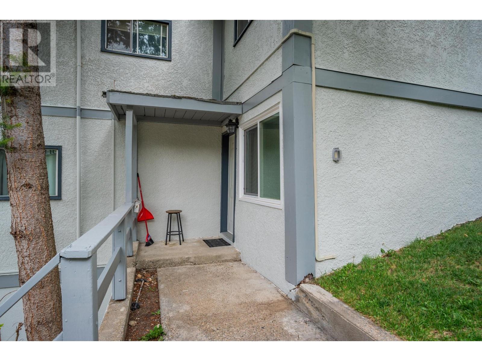  643 11TH Avenue, Castlegar