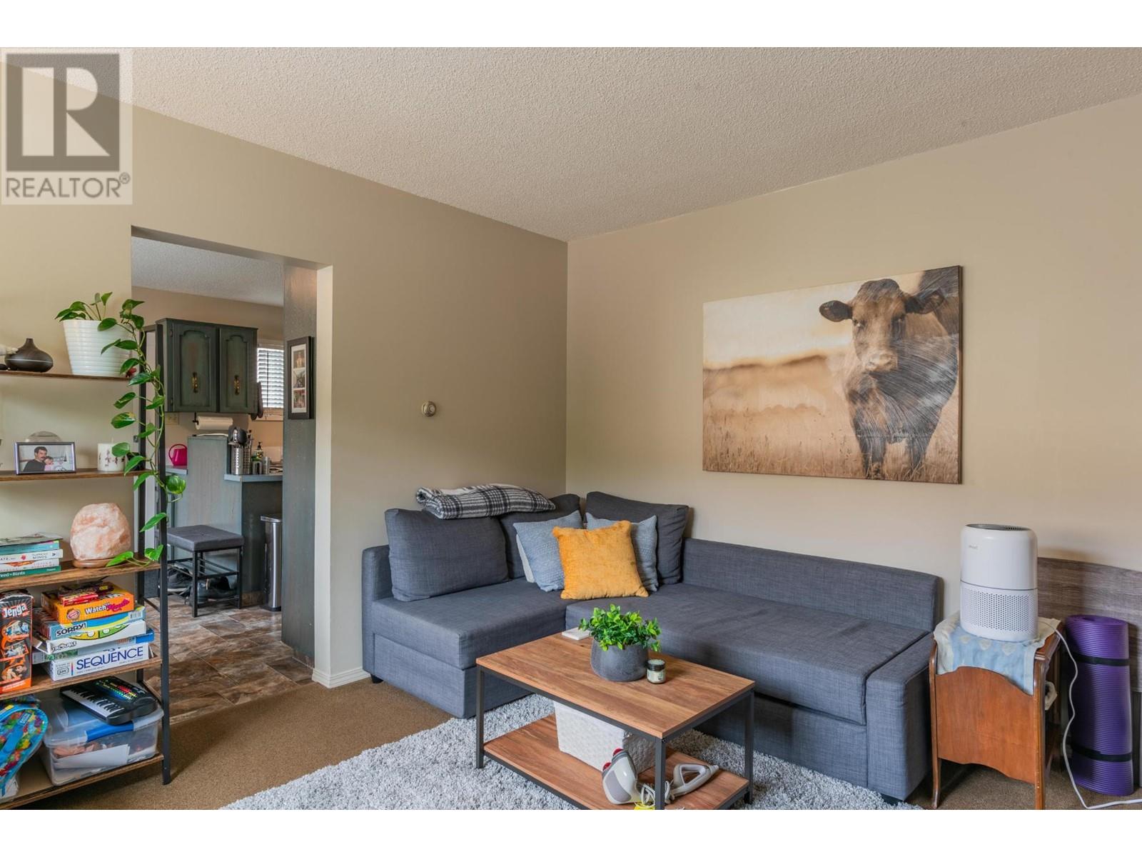  643 11TH Avenue, Castlegar