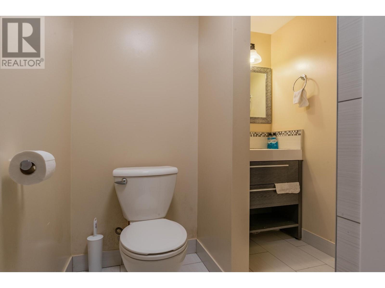  643 11TH Avenue, Castlegar