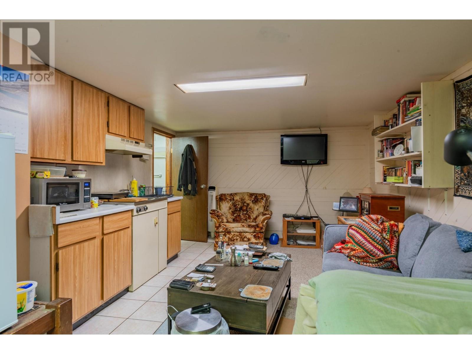 643 11TH Avenue, Castlegar