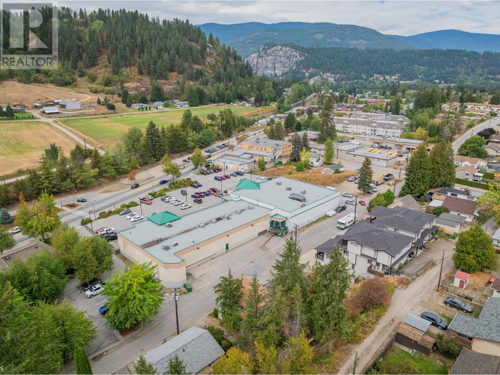  643 11TH Avenue, Castlegar