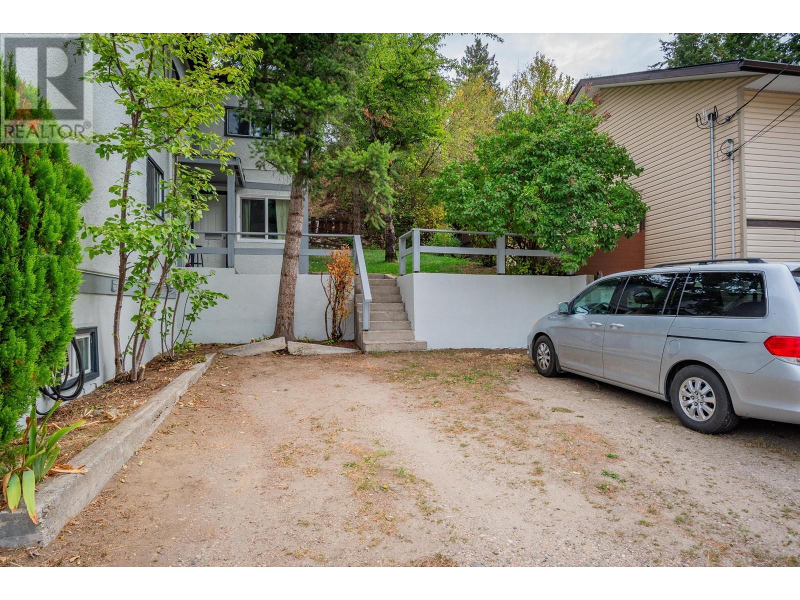  643 11TH Avenue, Castlegar