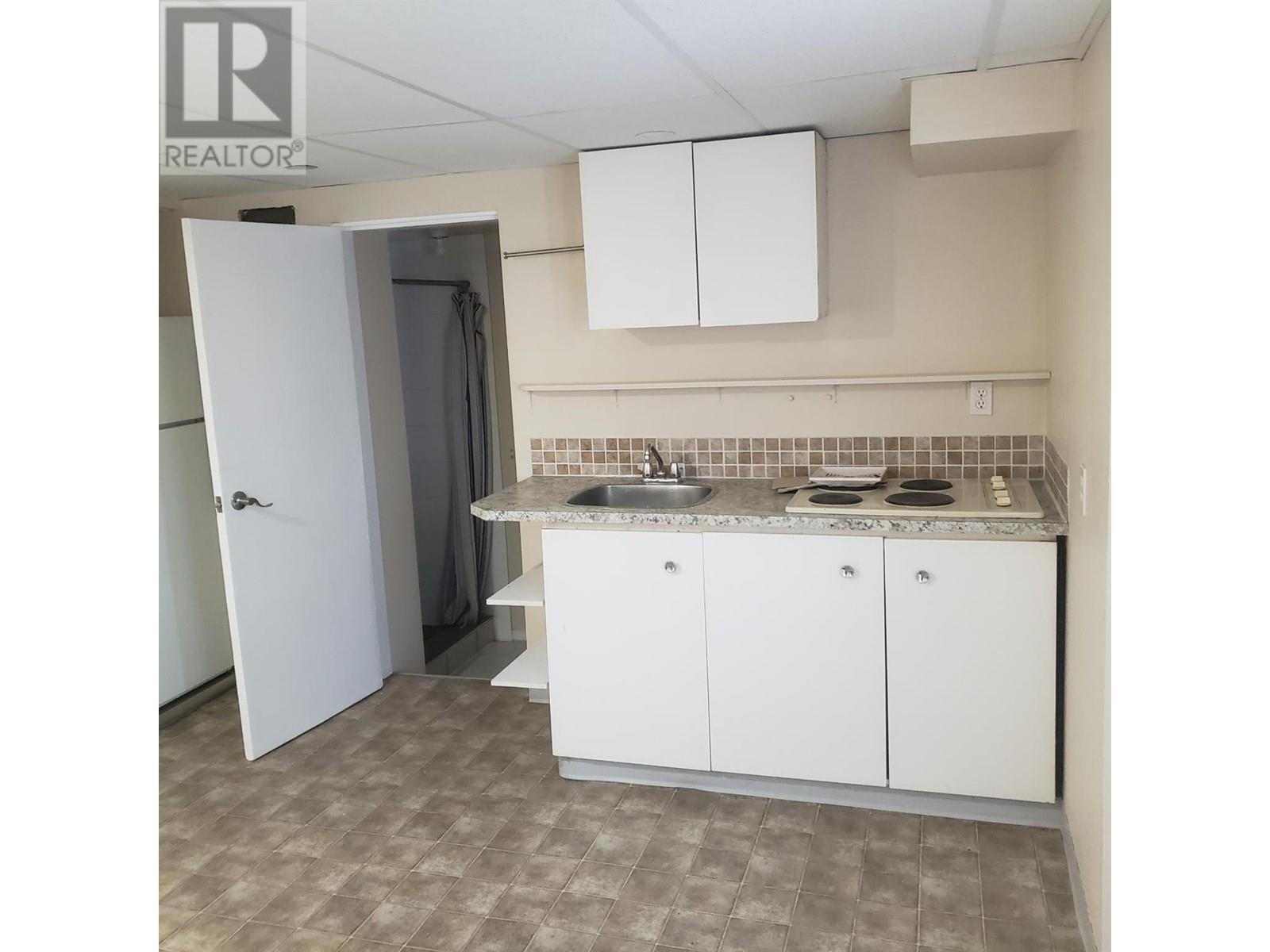  643 11TH Avenue, Castlegar