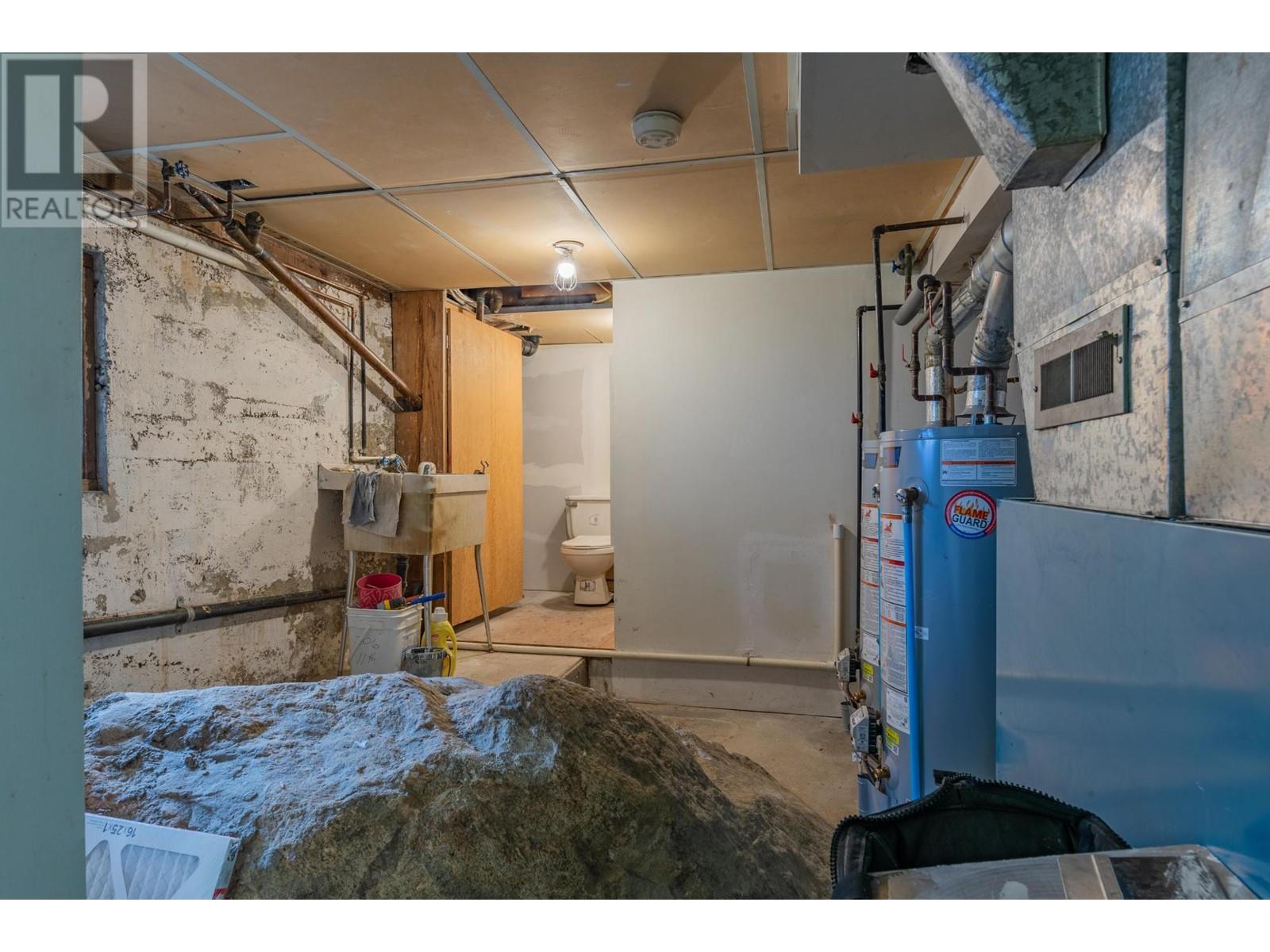  643 11TH Avenue, Castlegar