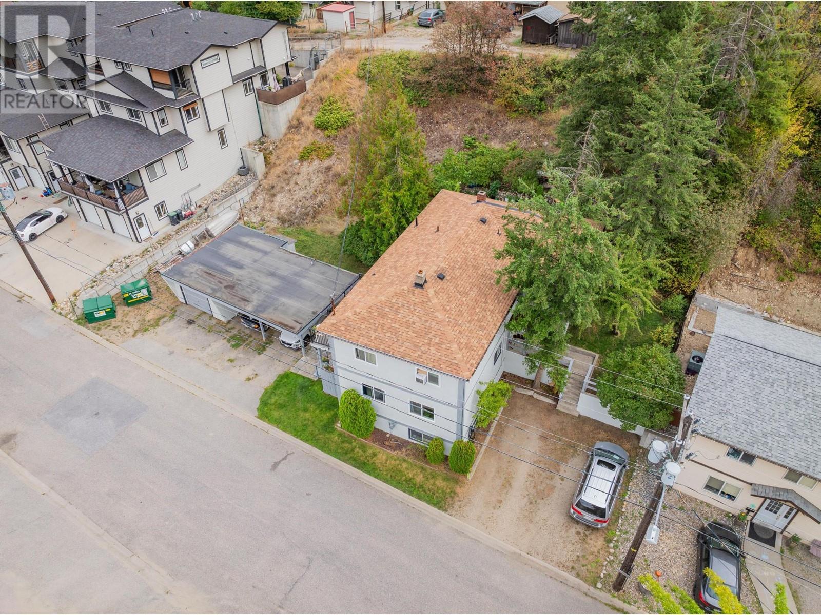  643 11TH Avenue, Castlegar