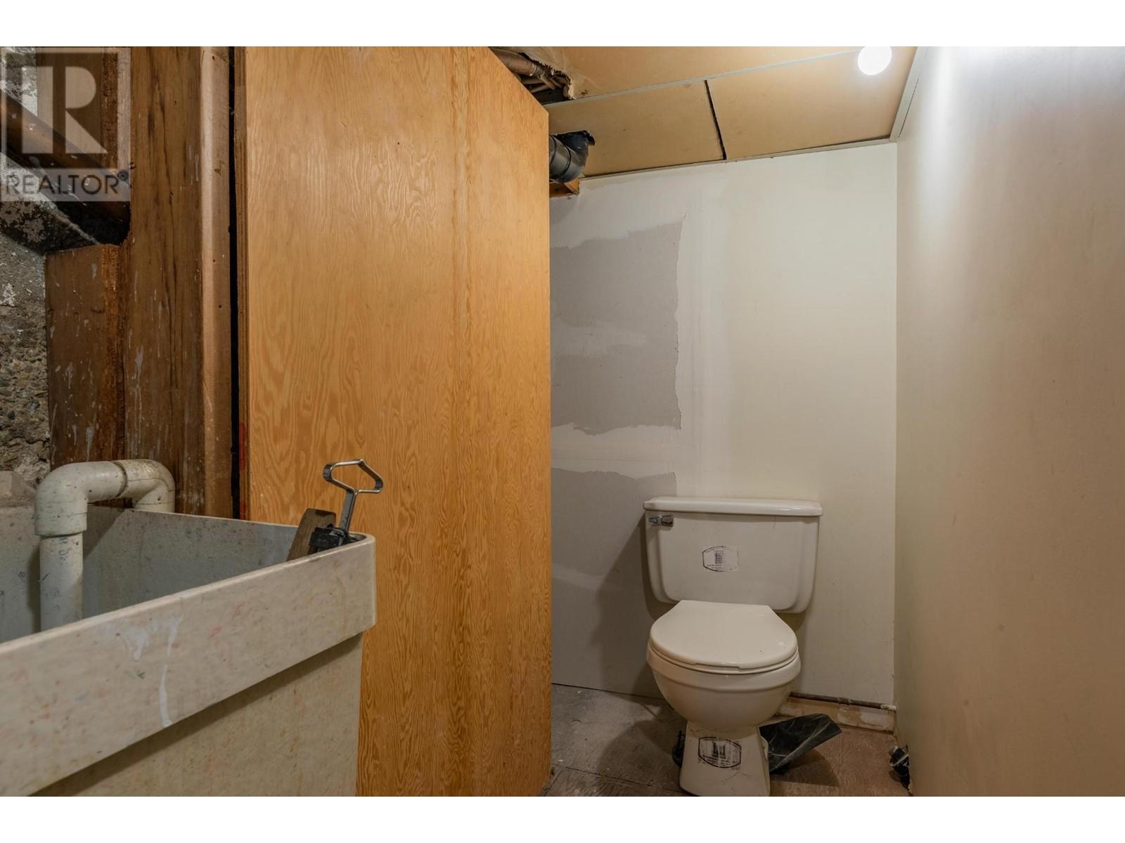  643 11TH Avenue, Castlegar