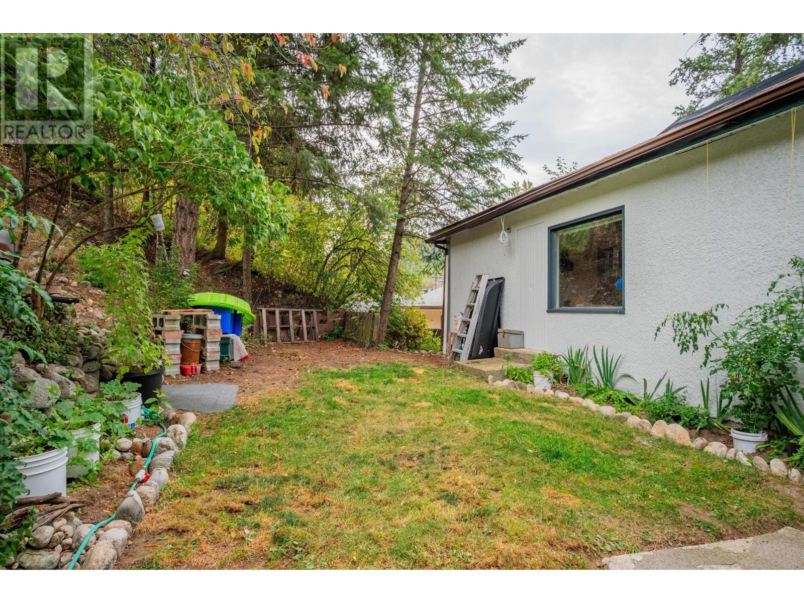  643 11TH Avenue, Castlegar