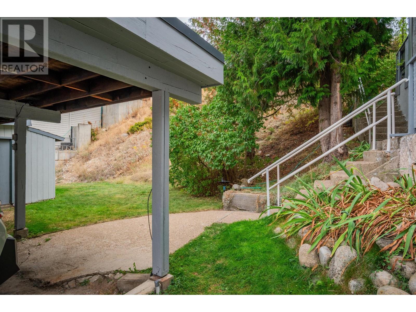  643 11TH Avenue, Castlegar