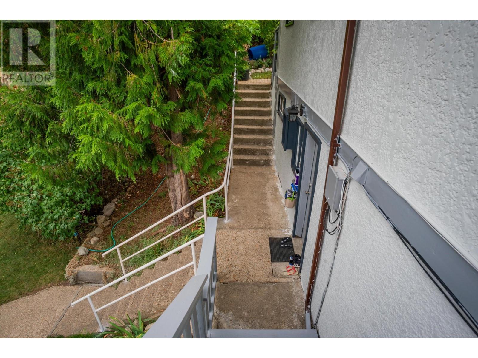  643 11TH Avenue, Castlegar