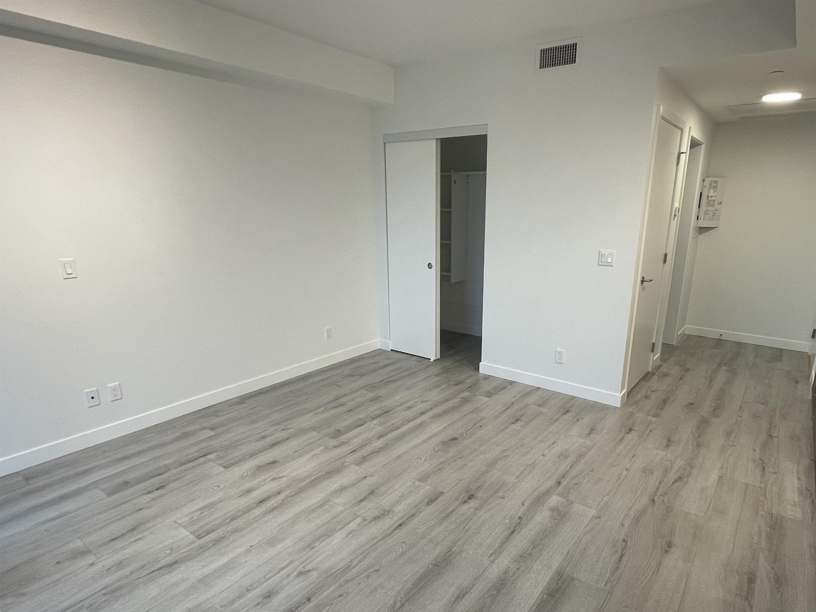 1114 10626 CITY PARKWAY, Surrey real estate listing R2970441