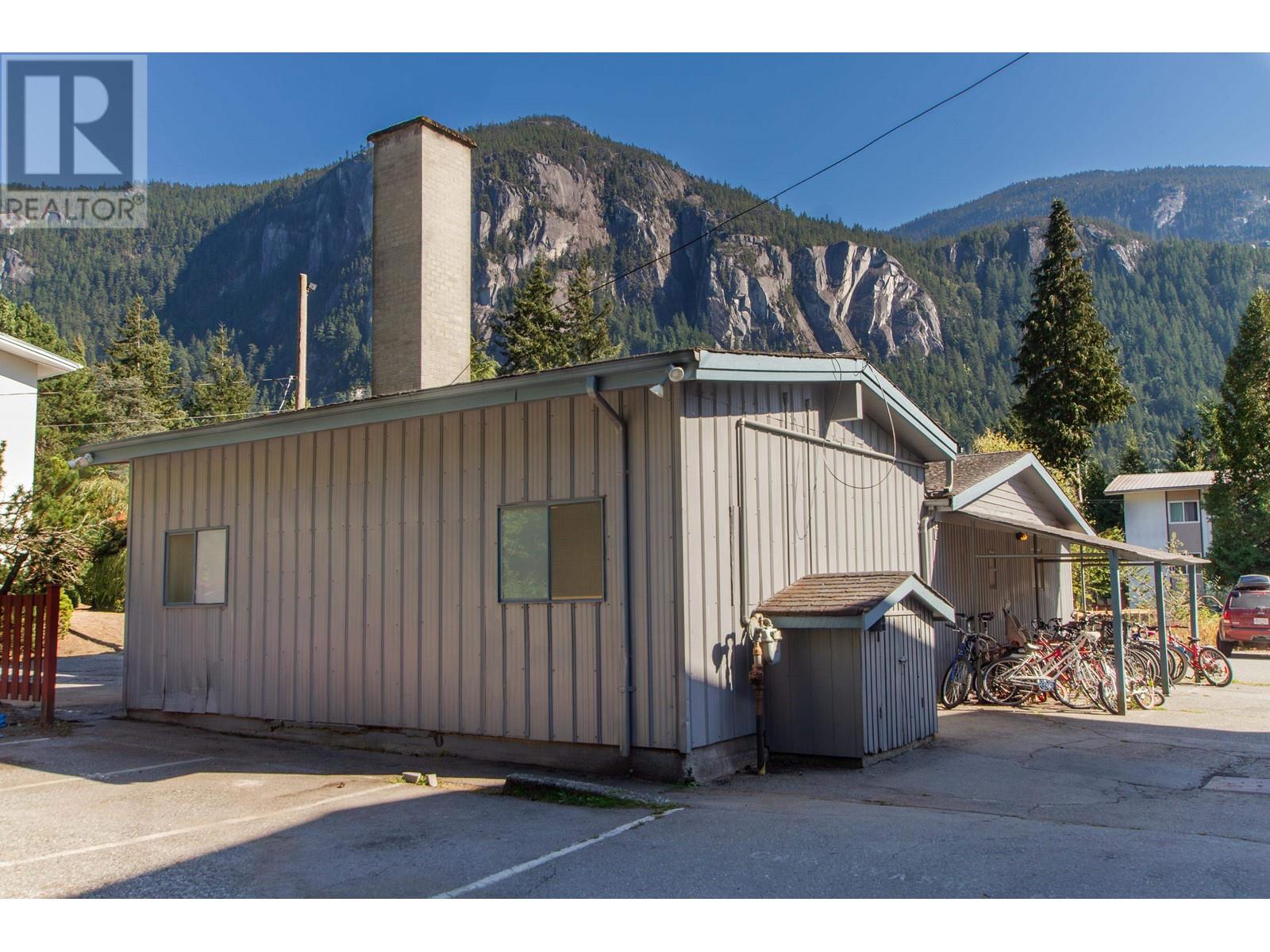 35 38175 WESTWAY AVENUE, Squamish real estate listing R2975301