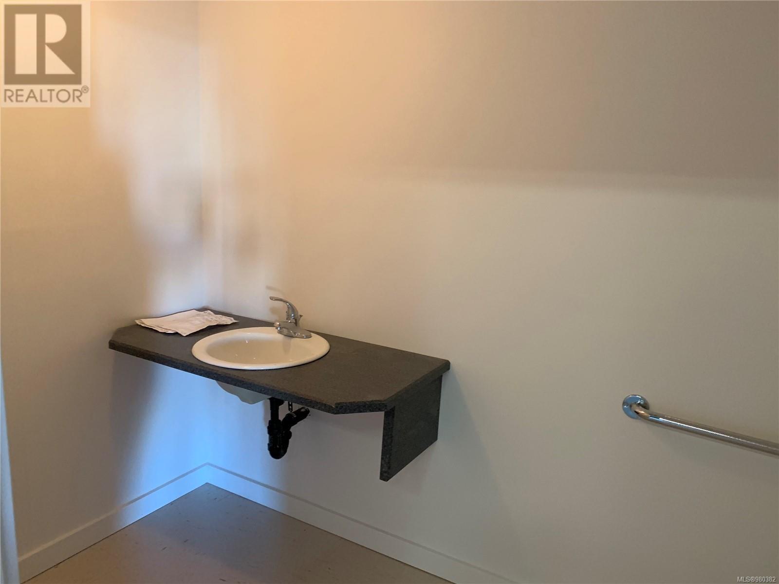 6 1645 Cedar Rd, Ucluelet