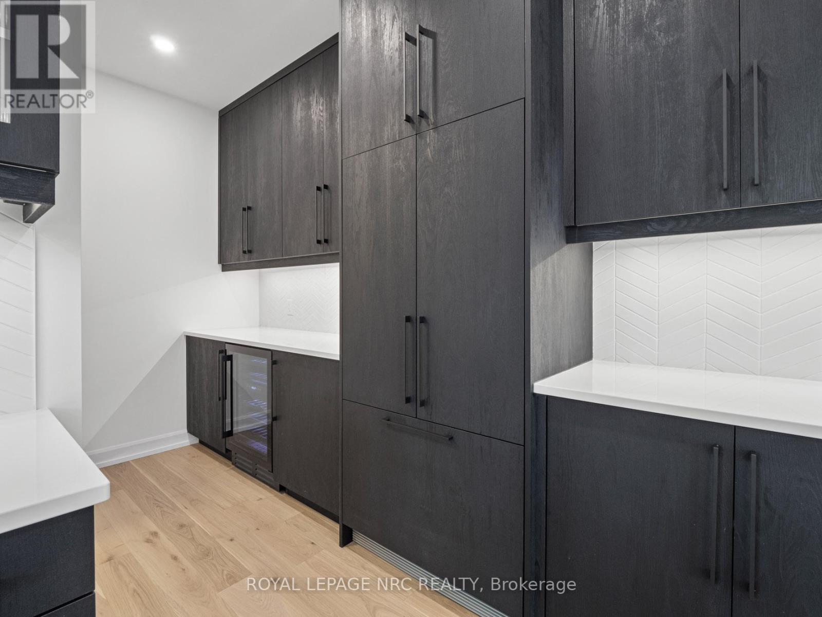 200 KLAGER AVENUE - 14