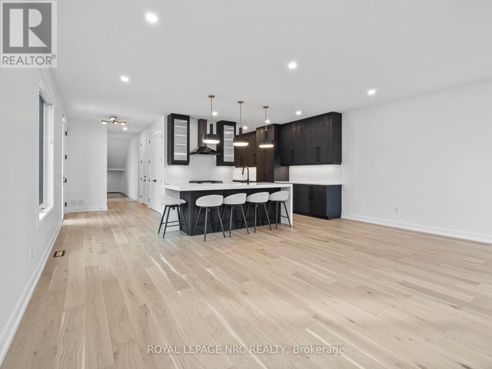 200 KLAGER AVENUE - 18