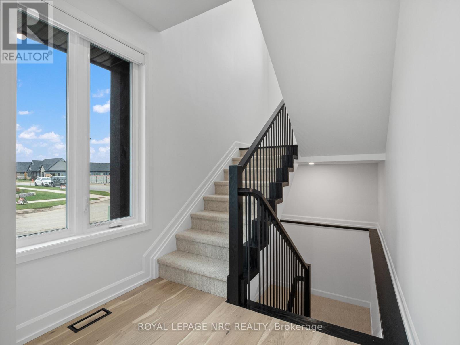 200 KLAGER AVENUE - 6