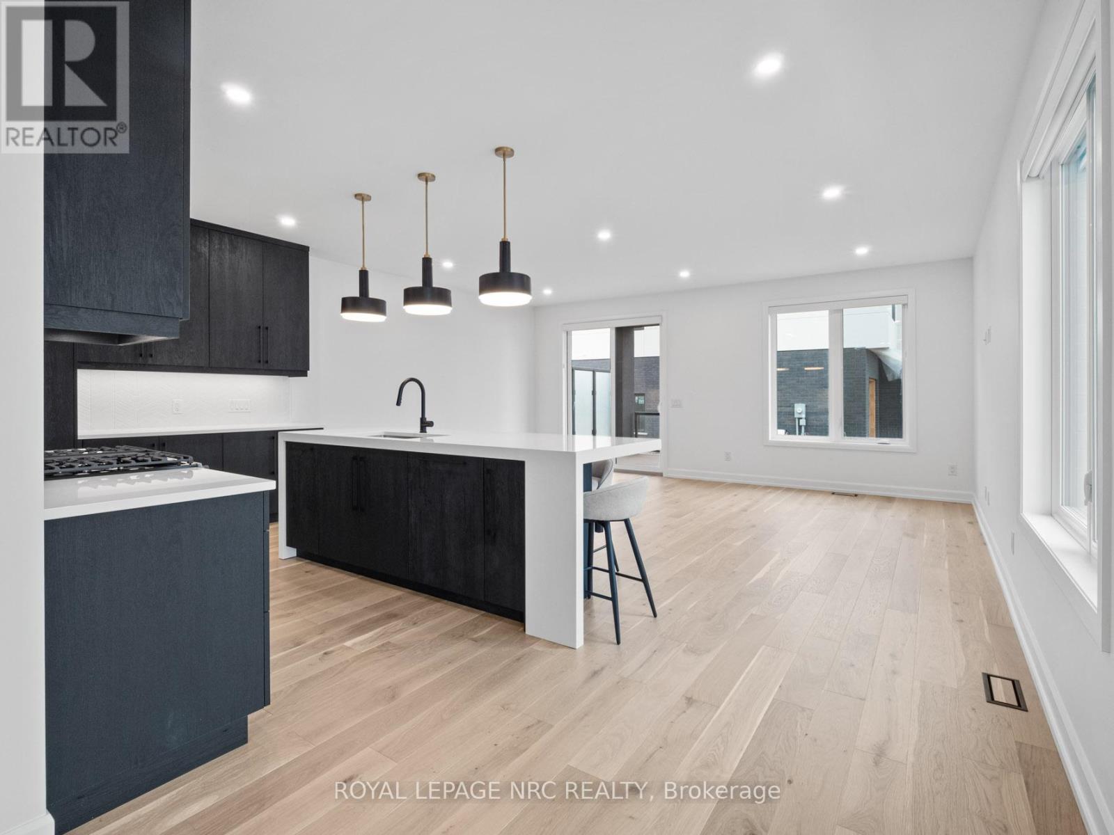 200 KLAGER AVENUE - 8