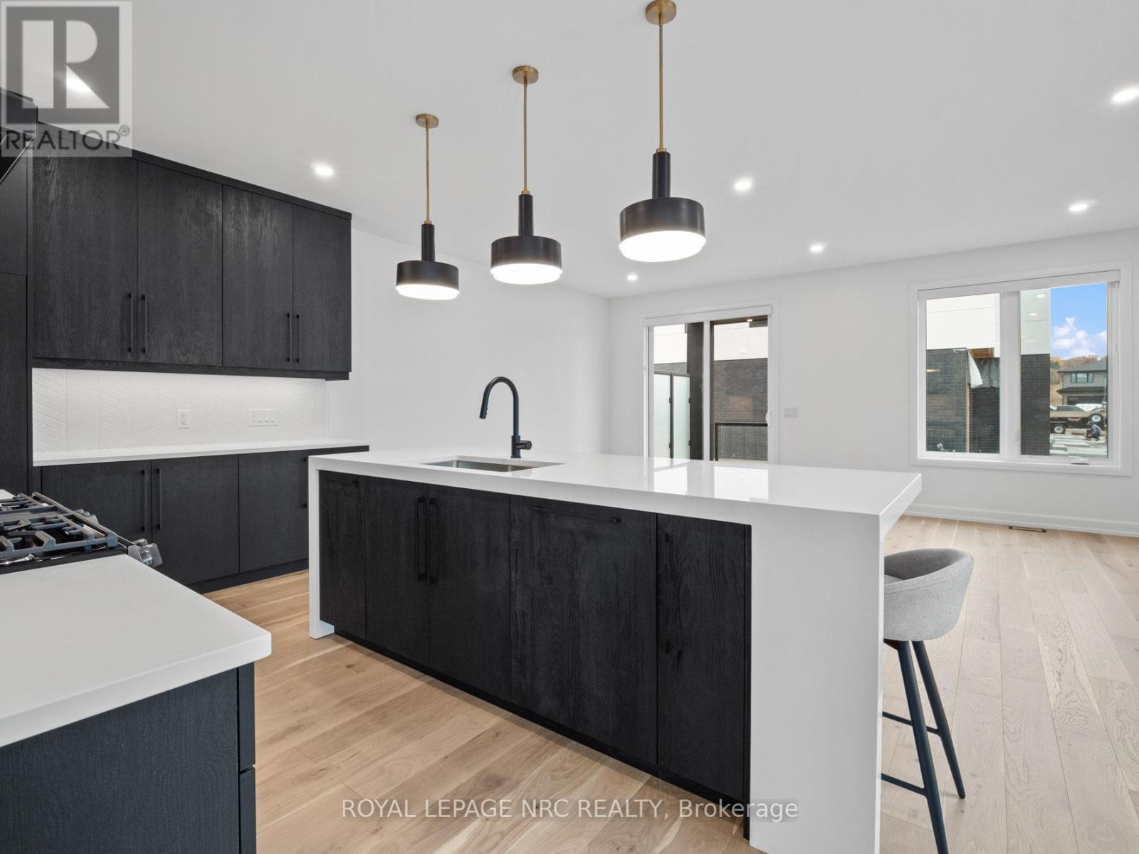 200 KLAGER AVENUE - 9