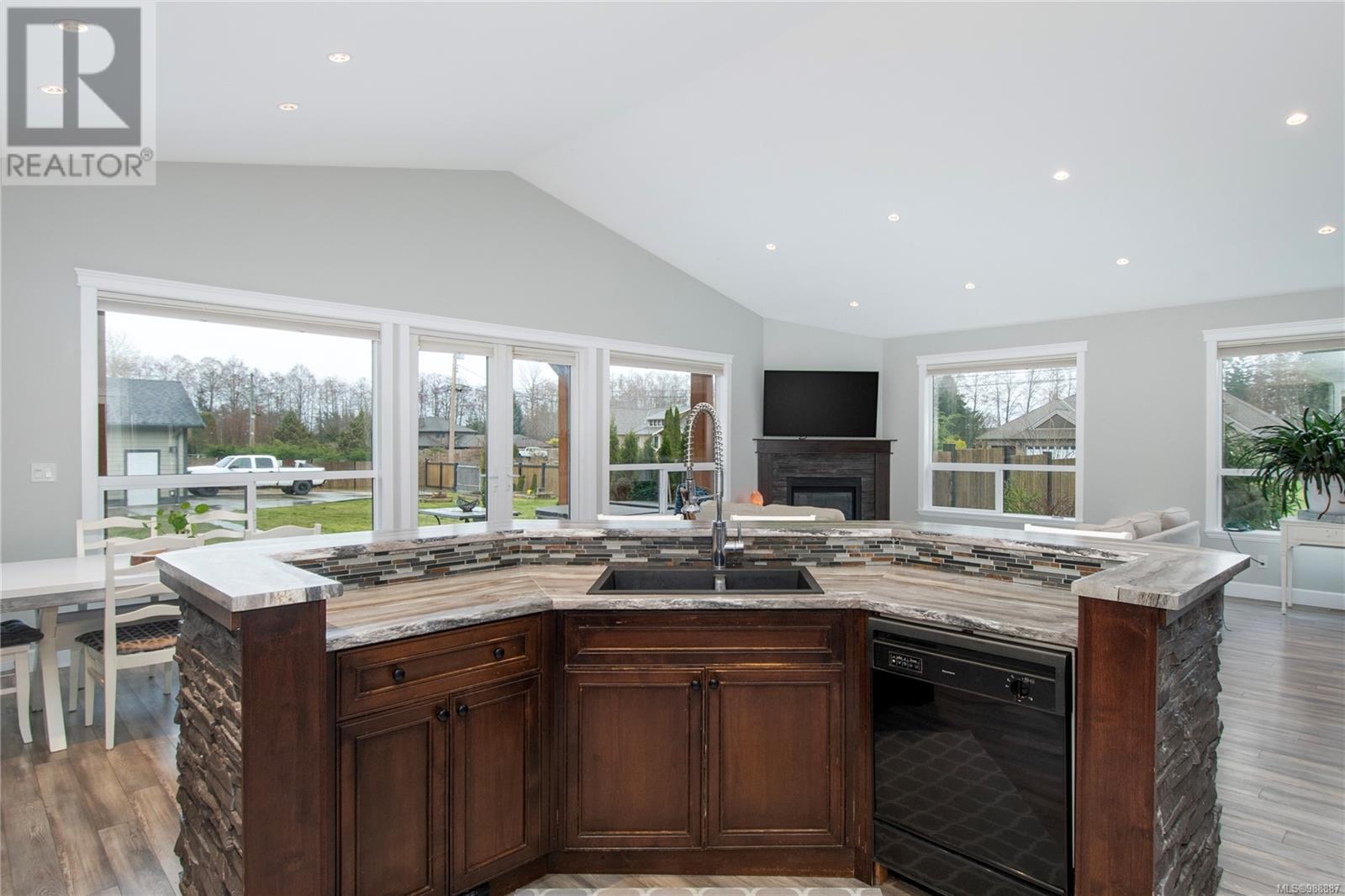3819 Stuart Pl, Campbell River real estate listing 988887