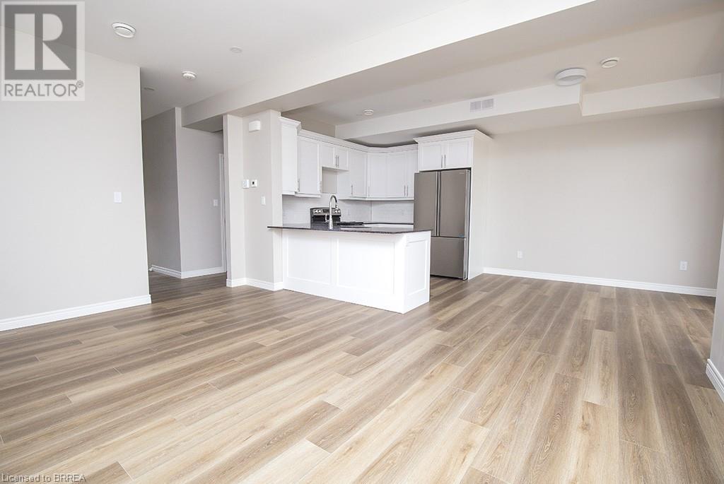 Photo 31 of 355 Wellington Street, Brantford ON