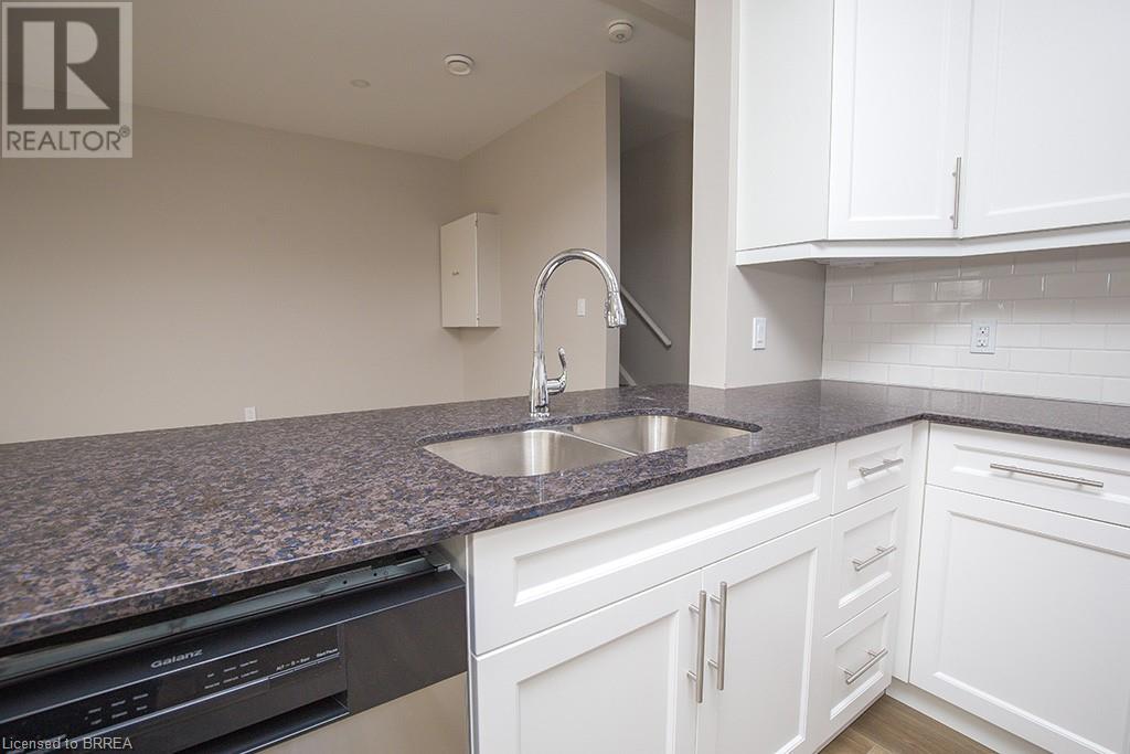 Photo 33 of 355 Wellington Street, Brantford ON