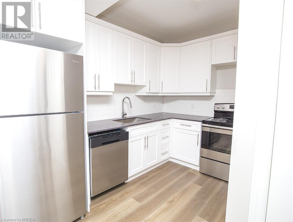 Photo 8 of 355 Wellington Street, Brantford ON
