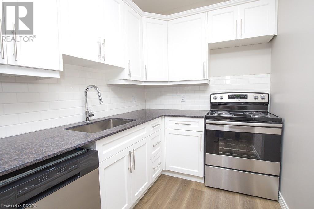Photo 9 of 355 Wellington Street, Brantford ON
