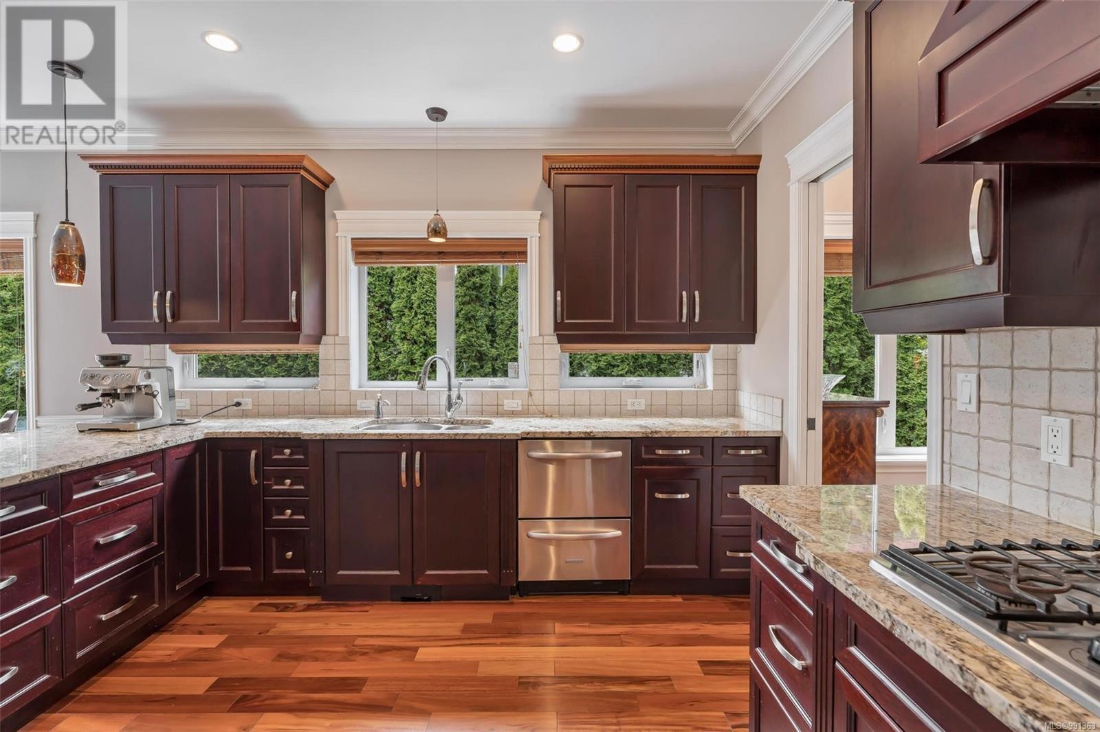 Photo 10 of 1705 De Sousa Pl, Saanich BC