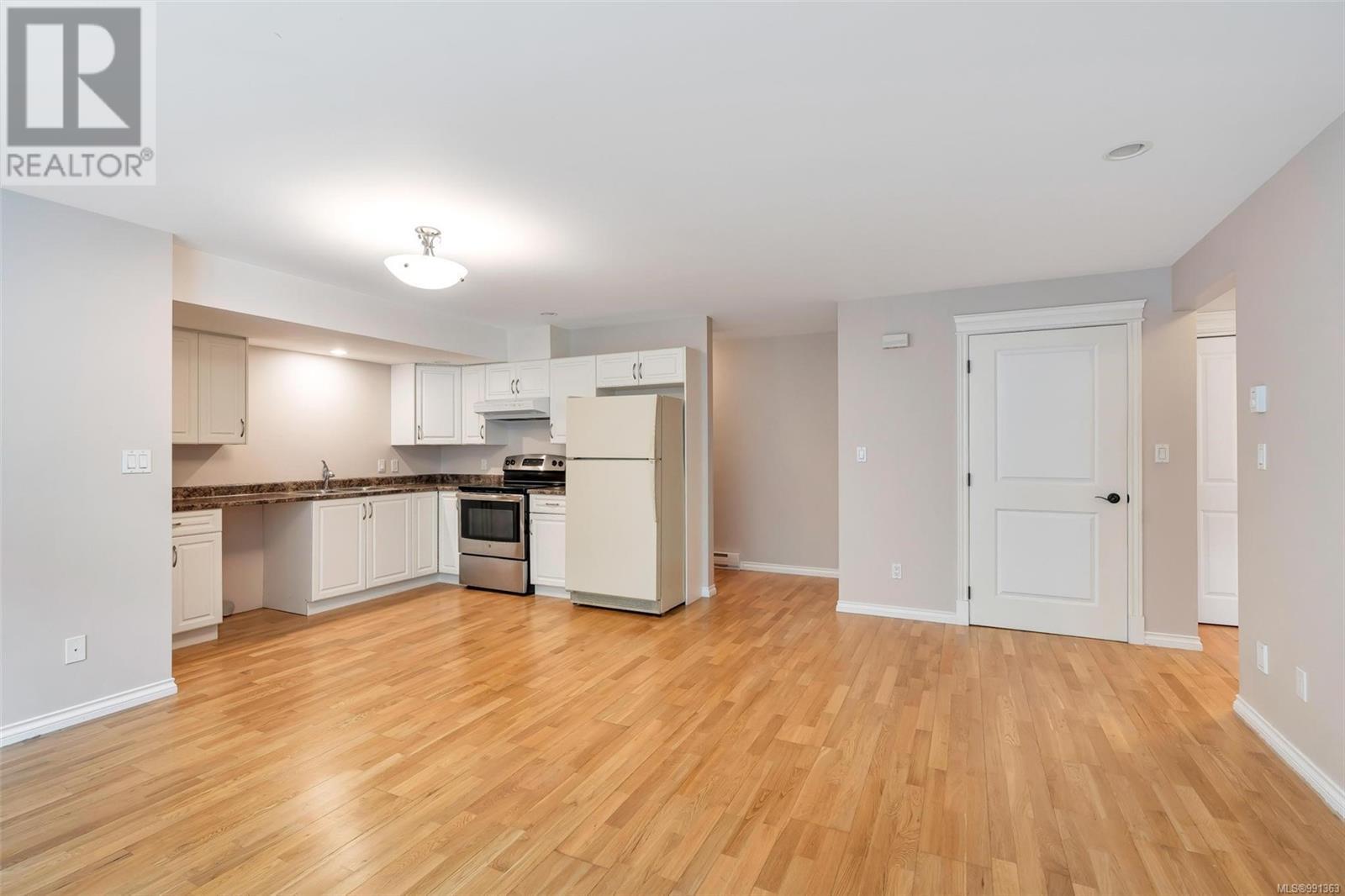 Photo 34 of 1705 De Sousa Pl, Saanich BC